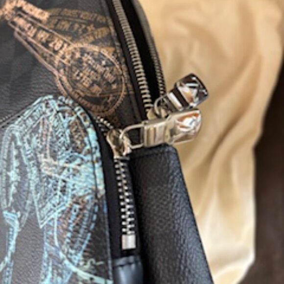 Louis Vuitton Damier Graphite Avenue Slingbag - Picture 11 of 12